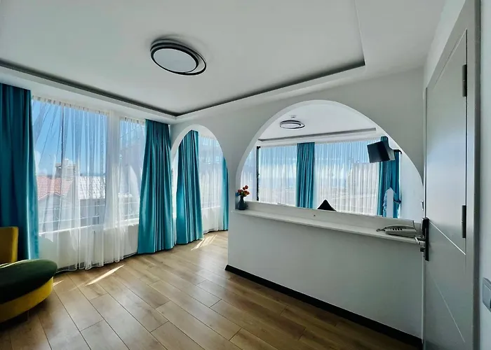 Apex Hotel